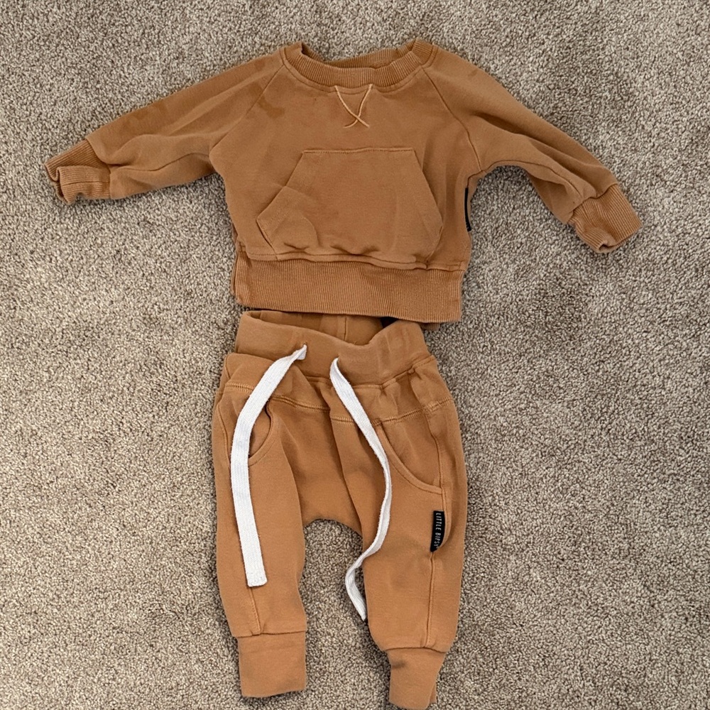 Little Bipsy Brown Kids Sweatshirt & Jogger Set